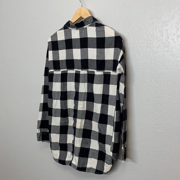 3/$25 Old Navy Plaid Overshirt. size XS, black and white. - Picture 8 of 12